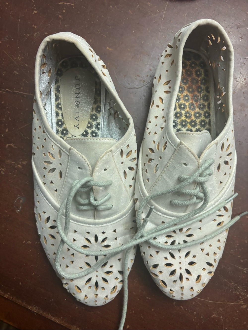 Crown and ivy leather eyelet loafer tie shoe office Beachy size 8 off white tan